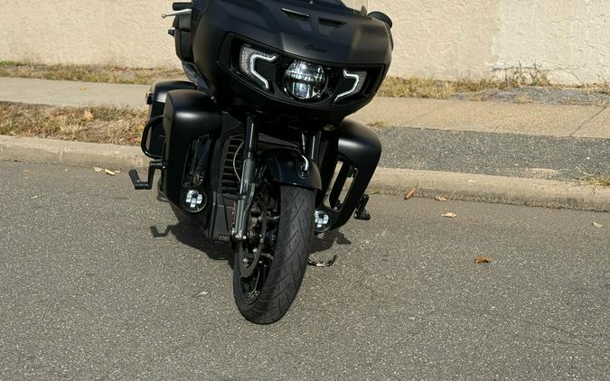 2023 Indian Pursuit® Dark Horse® with Premium Package