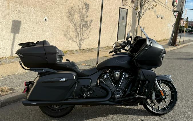2023 Indian Pursuit® Dark Horse® with Premium Package