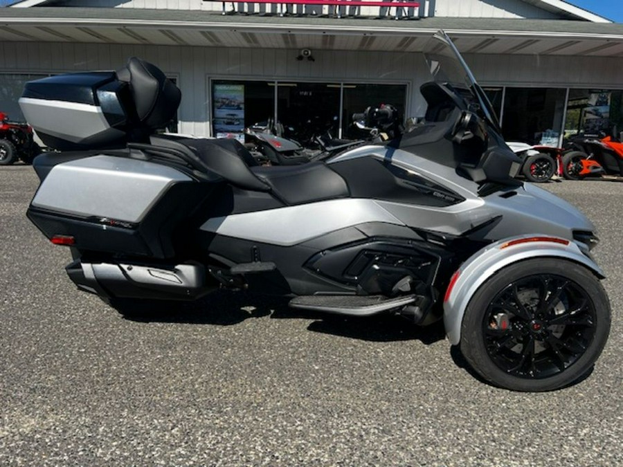 2023 Can-Am® Spyder RT Limited Dark Wheels