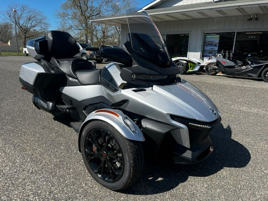 2023 Can-Am® Spyder RT Limited Dark Wheels