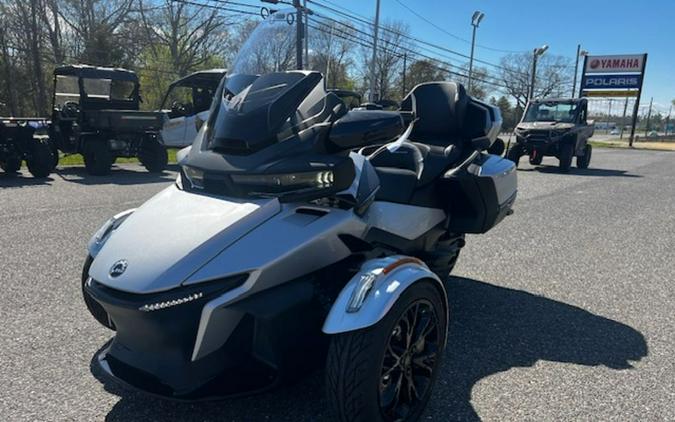 2023 Can-Am® Spyder RT Limited Dark Wheels