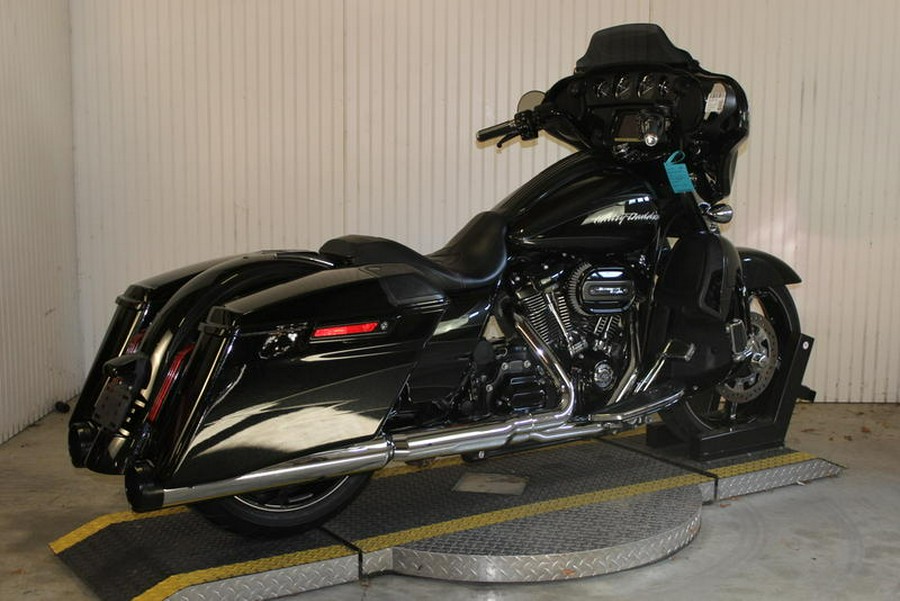 2017 Harley-Davidson® FLHXSE - CVO™ Street Glide®