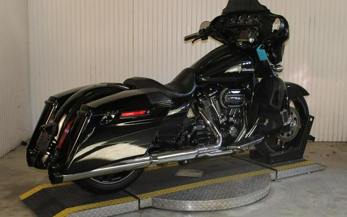 2017 Harley-Davidson® FLHXSE - CVO™ Street Glide®