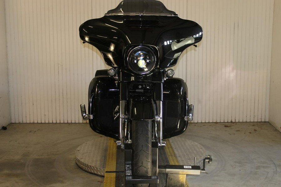 2017 Harley-Davidson® FLHXSE - CVO™ Street Glide®