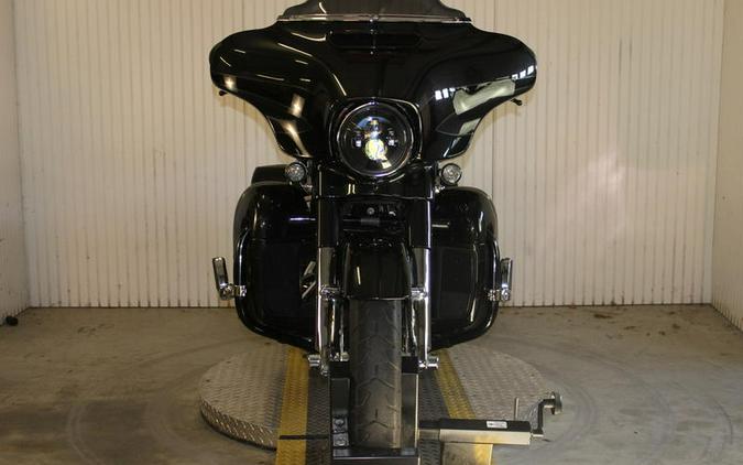 2017 Harley-Davidson® FLHXSE - CVO™ Street Glide®