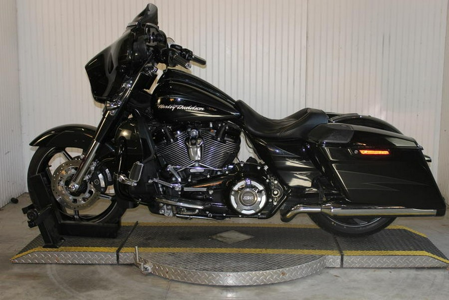 2017 Harley-Davidson® FLHXSE - CVO™ Street Glide®