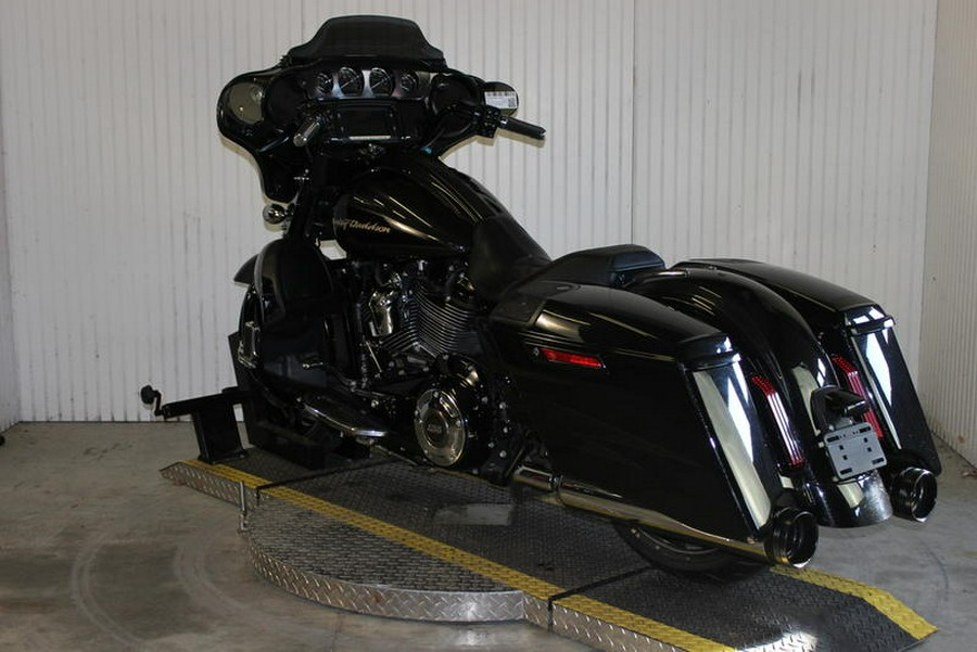 2017 Harley-Davidson® FLHXSE - CVO™ Street Glide®