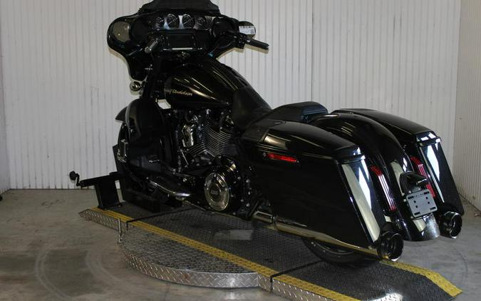 2017 Harley-Davidson® FLHXSE - CVO™ Street Glide®