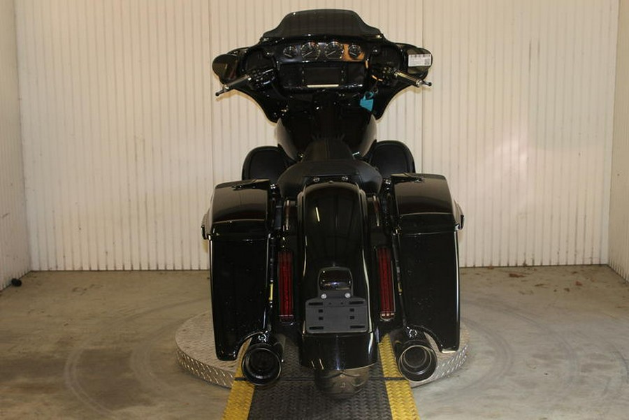 2017 Harley-Davidson® FLHXSE - CVO™ Street Glide®