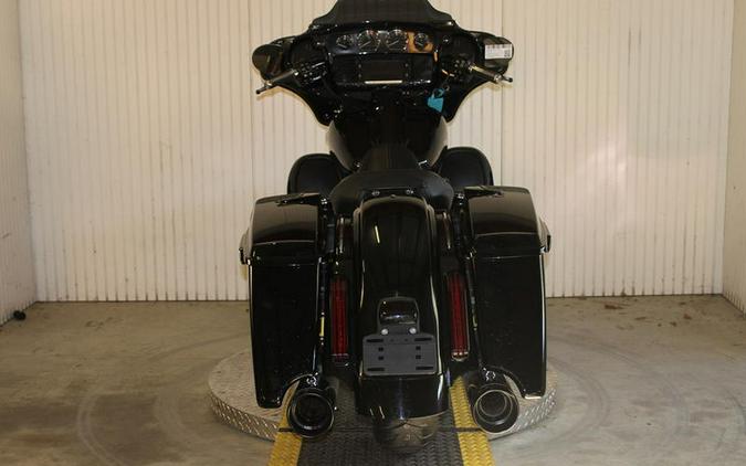 2017 Harley-Davidson® FLHXSE - CVO™ Street Glide®