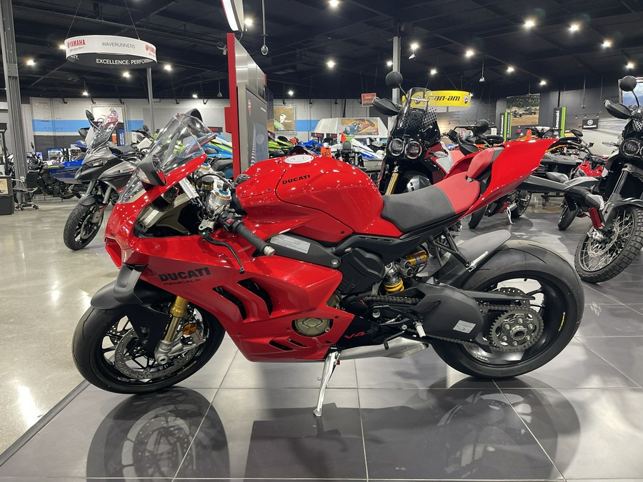 2024 DUCATI PANIGALE V4 S