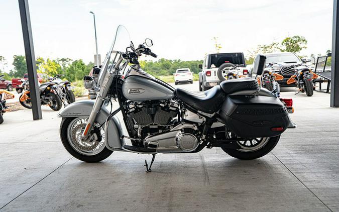 2023 Harley-Davidson Softail FLHCS - Heritage Classic
