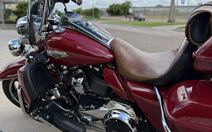 2020 Harley-Davidson Road King Billiard Red