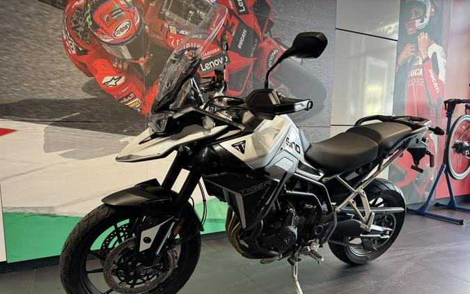 2024 Triumph Tiger 900 GT Snowdonia White / Sapphire Black