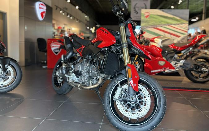 2027 Ducati HYPERMOTARD V2