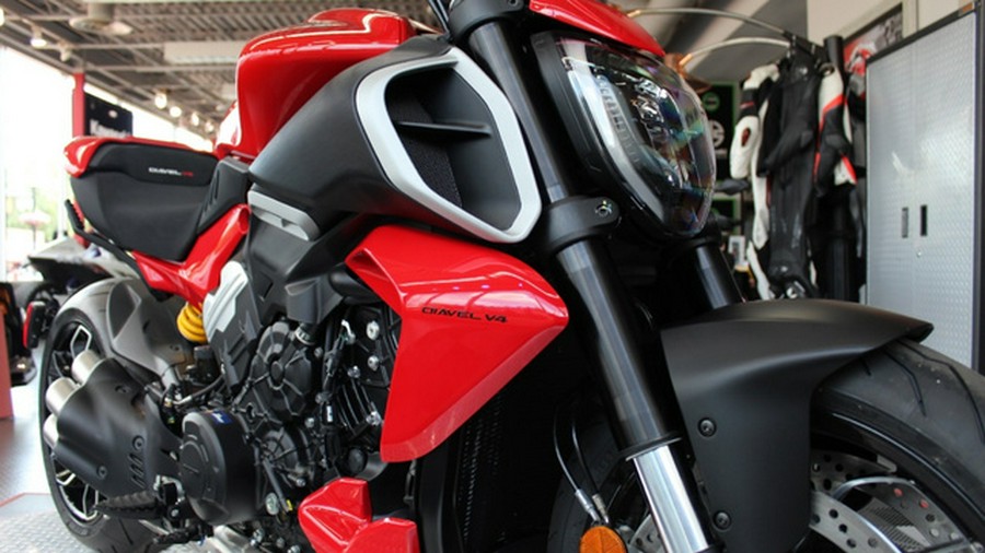 2026 Ducati Diavel V4 DEMO V4