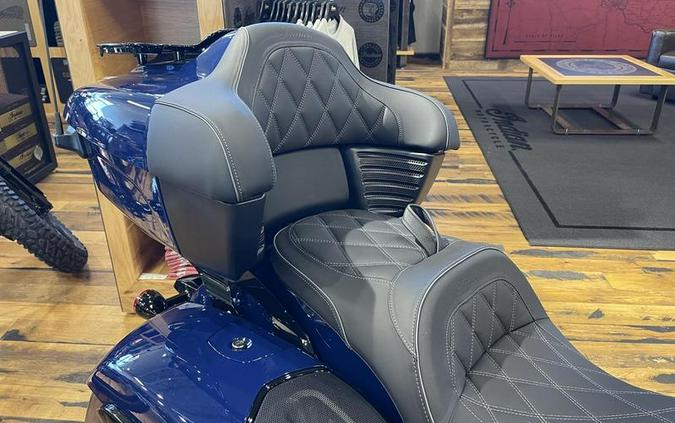 2024 Indian Motorcycle® Pursuit® Dark Horse® with PowerBand Audio Package Springfield Blue