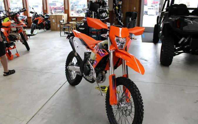 2024 KTM 500 EXC-F Six Days First Look [Fast Facts]