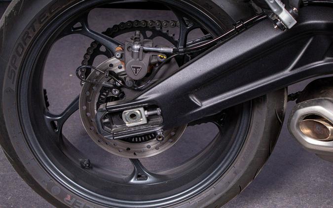 2026 Triumph Daytona 660 Cosmic Yellow / Sapphire Black 660 Sapphire Black