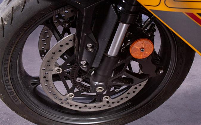 2026 Triumph Daytona 660 Cosmic Yellow / Sapphire Black 660 Sapphire Black