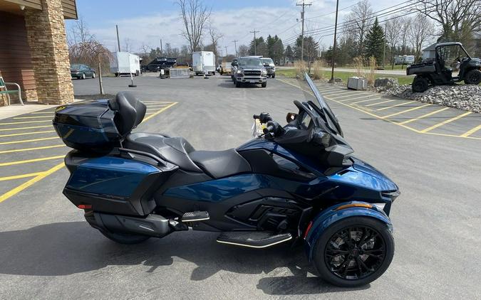 2024 Can-Am® Spyder RT Limited Dark Wheels