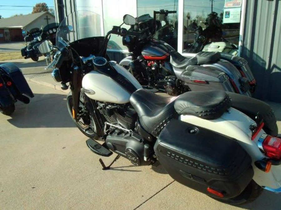 2022 Harley-Davidson® FLHCS - Heritage Classic 114