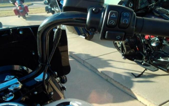 2022 Harley-Davidson® FLHCS - Heritage Classic 114