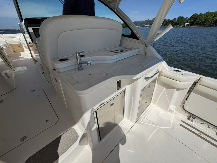 2021 Grady-White Freedom 375