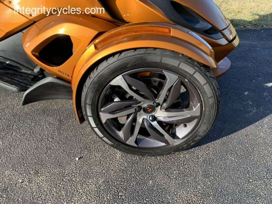 2014 Can-Am® Spyder® ST-S SE5