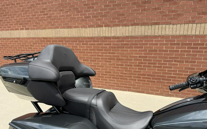2026 Harley-Davidson® Street Glide Limited Iron Horse Metallic Black Trim