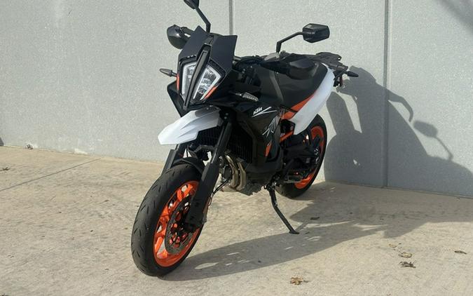 2024 KTM SMT 890