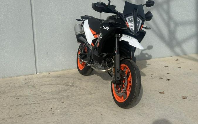 2024 KTM SMT 890