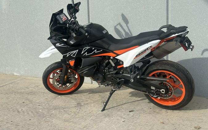 2024 KTM SMT 890
