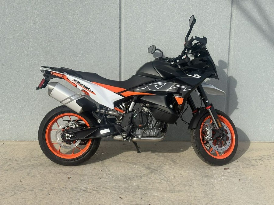 2024 KTM 890 SMT