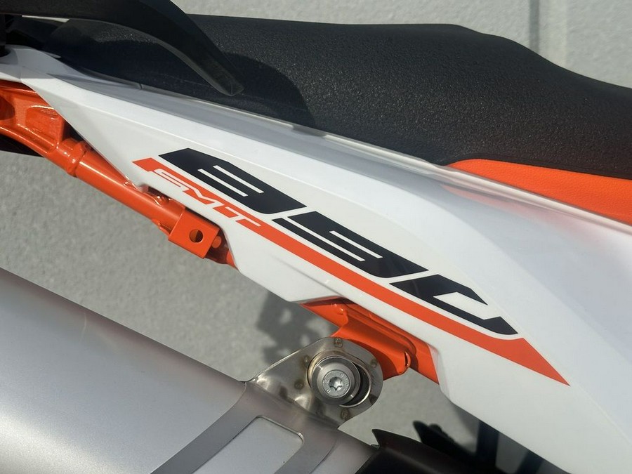 2024 KTM 890 SMT