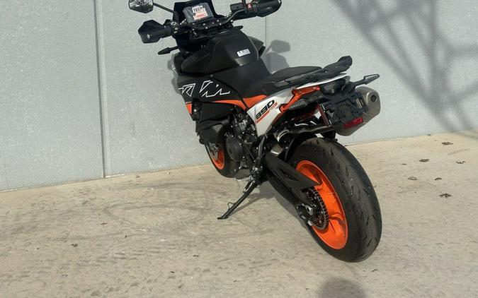 2024 KTM SMT 890
