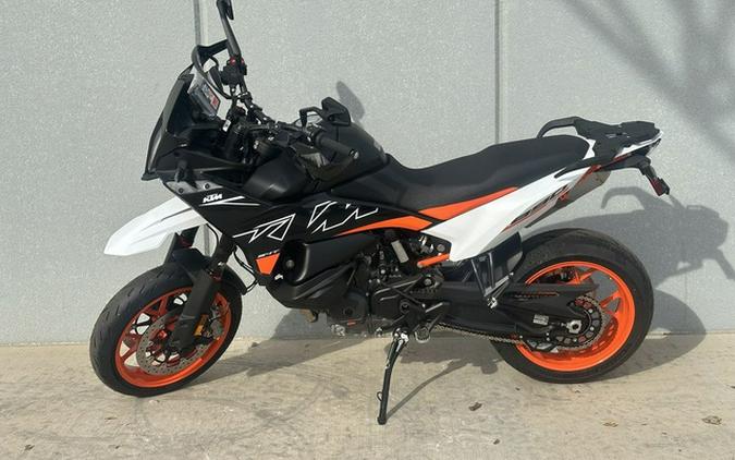 2024 KTM SMT 890