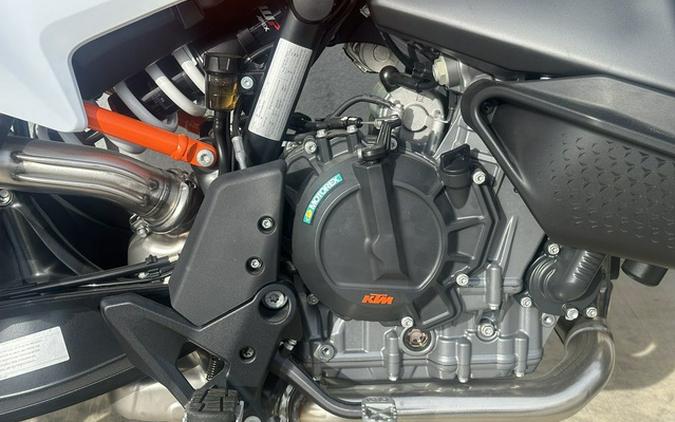 2024 KTM SMT 890