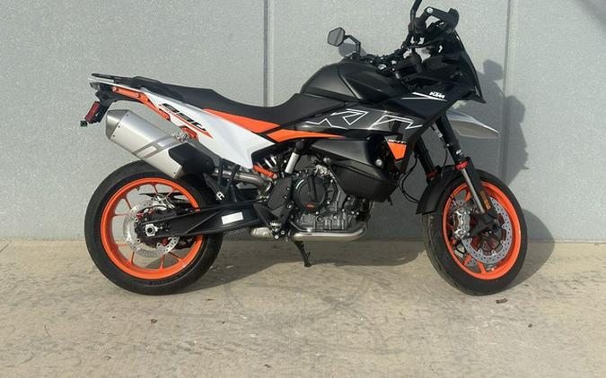 2024 KTM SMT 890
