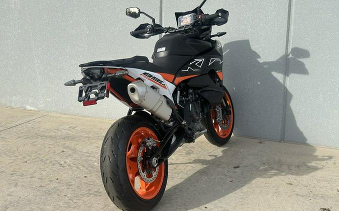 2024 KTM SMT 890