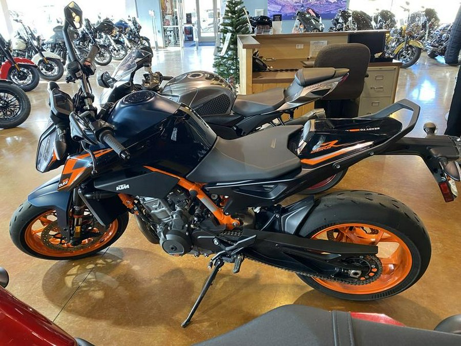 2022 KTM 890 Duke R