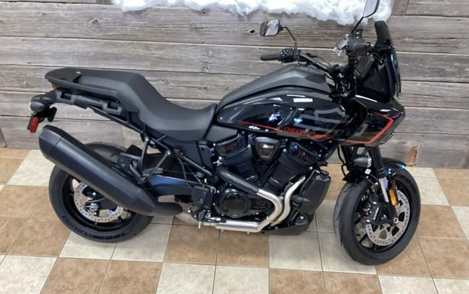 2026 Harley-Davidson® Pan America® 1250 ST Vivid Black - Black