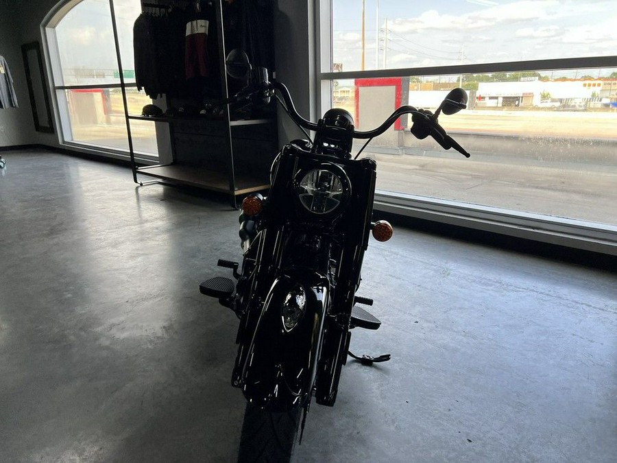 2026 Indian Motorcycle® Chief® Vintage Black Metallic