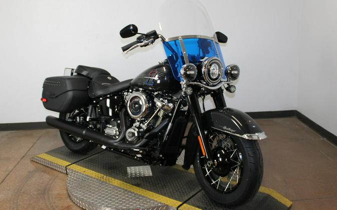 Harley-Davidson® Heritage Classic 2026 Midnight Ember w/Laced Wheels