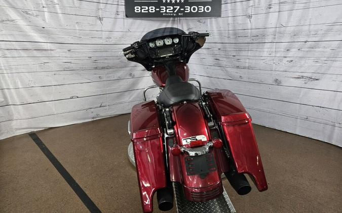 2017 Harley-Davidson Street Glide Special Velocity Red Sunglo