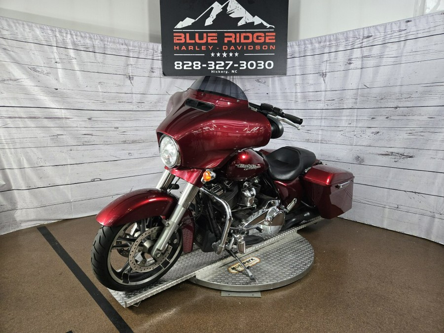 2017 Harley-Davidson Street Glide Special Velocity Red Sunglo