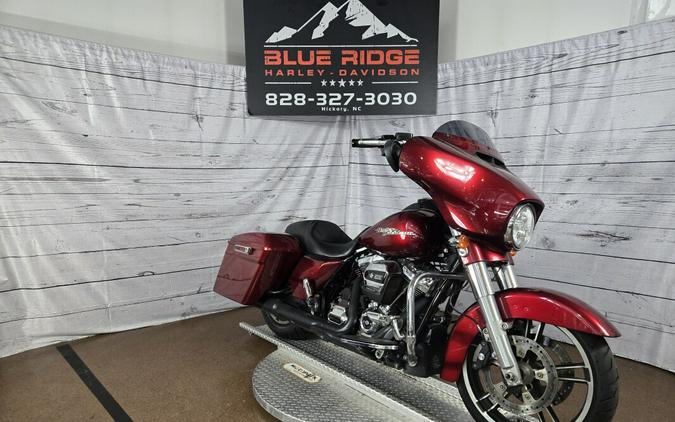 2017 Harley-Davidson Street Glide Special Velocity Red Sunglo