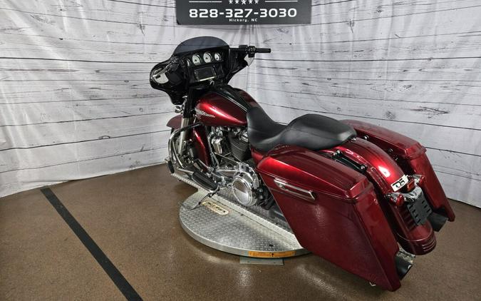 2017 Harley-Davidson Street Glide Special Velocity Red Sunglo