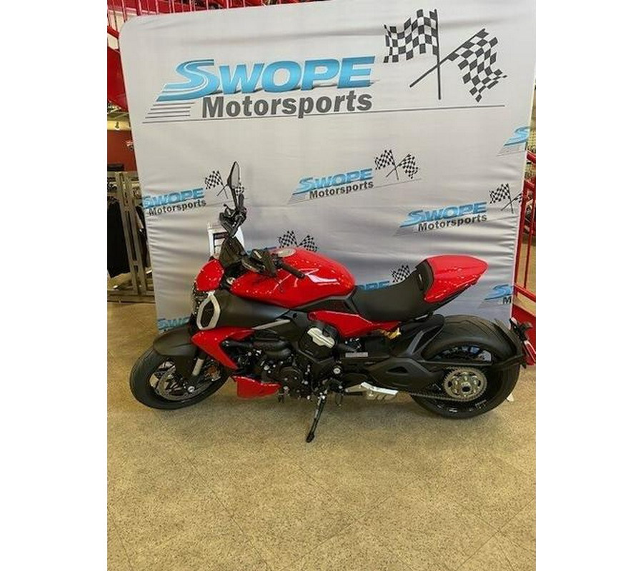 2024 Ducati Diavel V4 Red