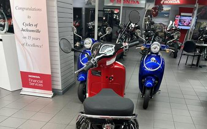 2023 Vespa Primavera 50 Disney Mickey Mouse Edition